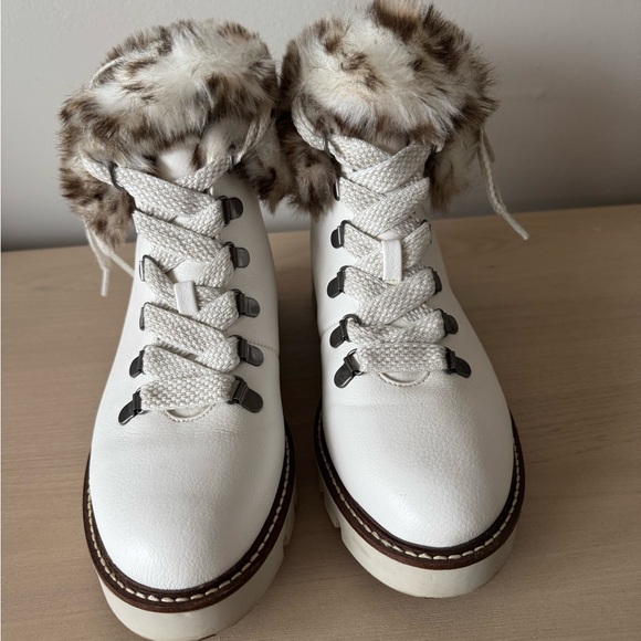 White Mountain Shoes - White Mountain Glamorous White Fur-Lined Ankle Boots. / Size 9